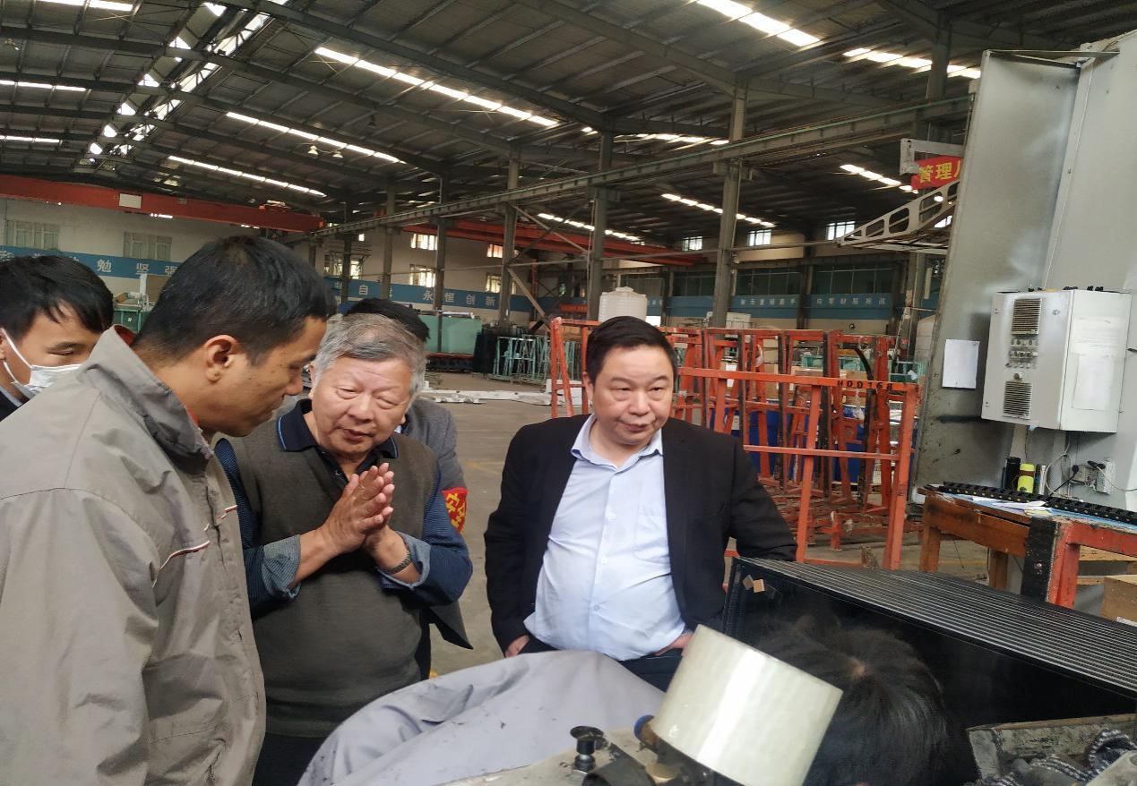 場(chǎng)內(nèi)視察 場(chǎng)內(nèi)視察